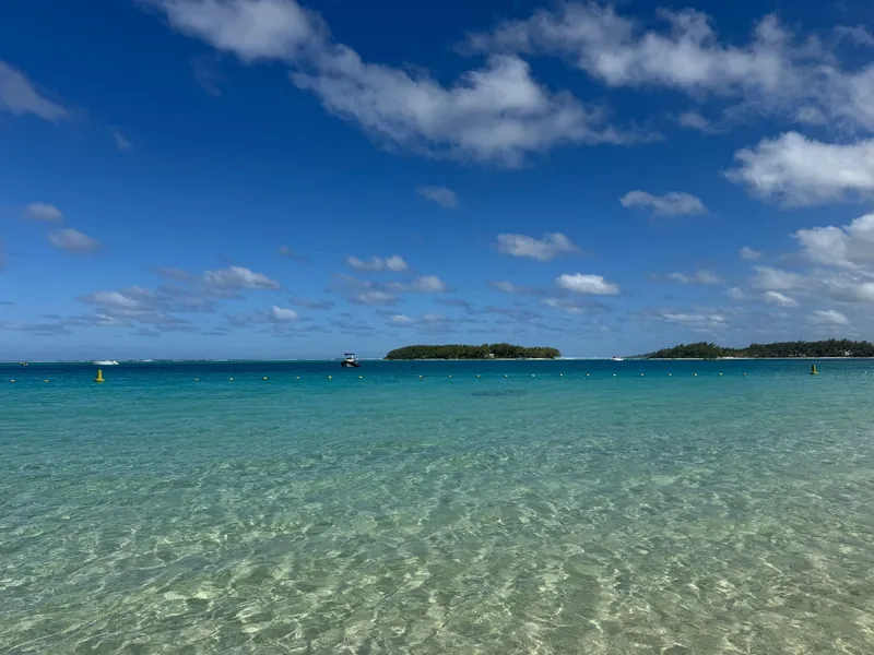 Eau claire et peu profonde à Blue Bay, Maurice